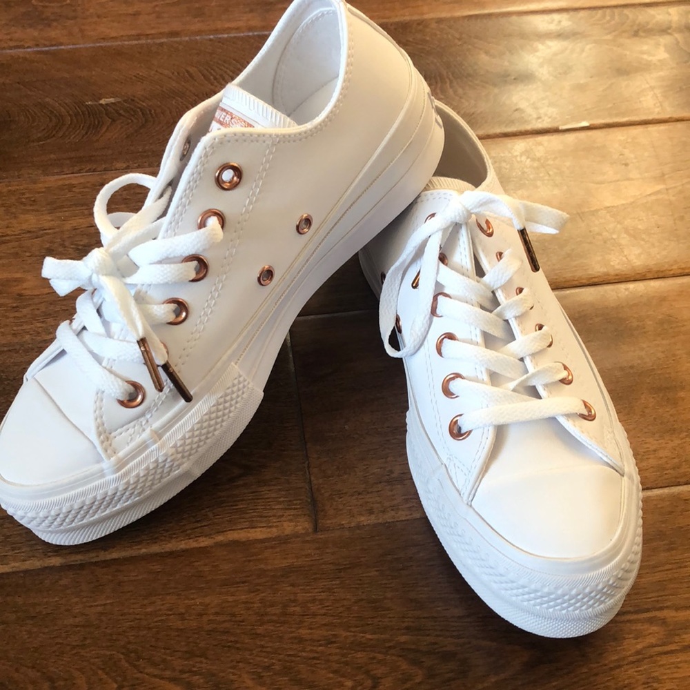 Converse/ Chuck Taylor Lift Clean Leather shoe
